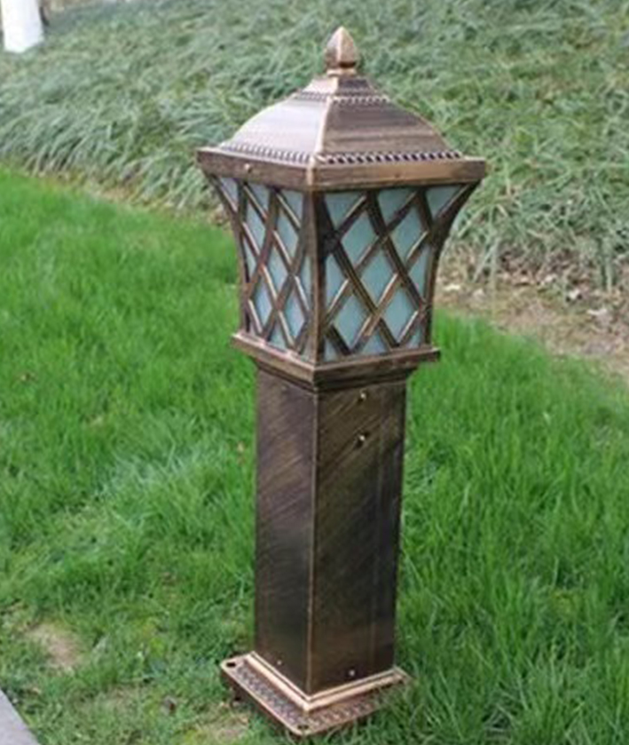 草坪（píng）燈